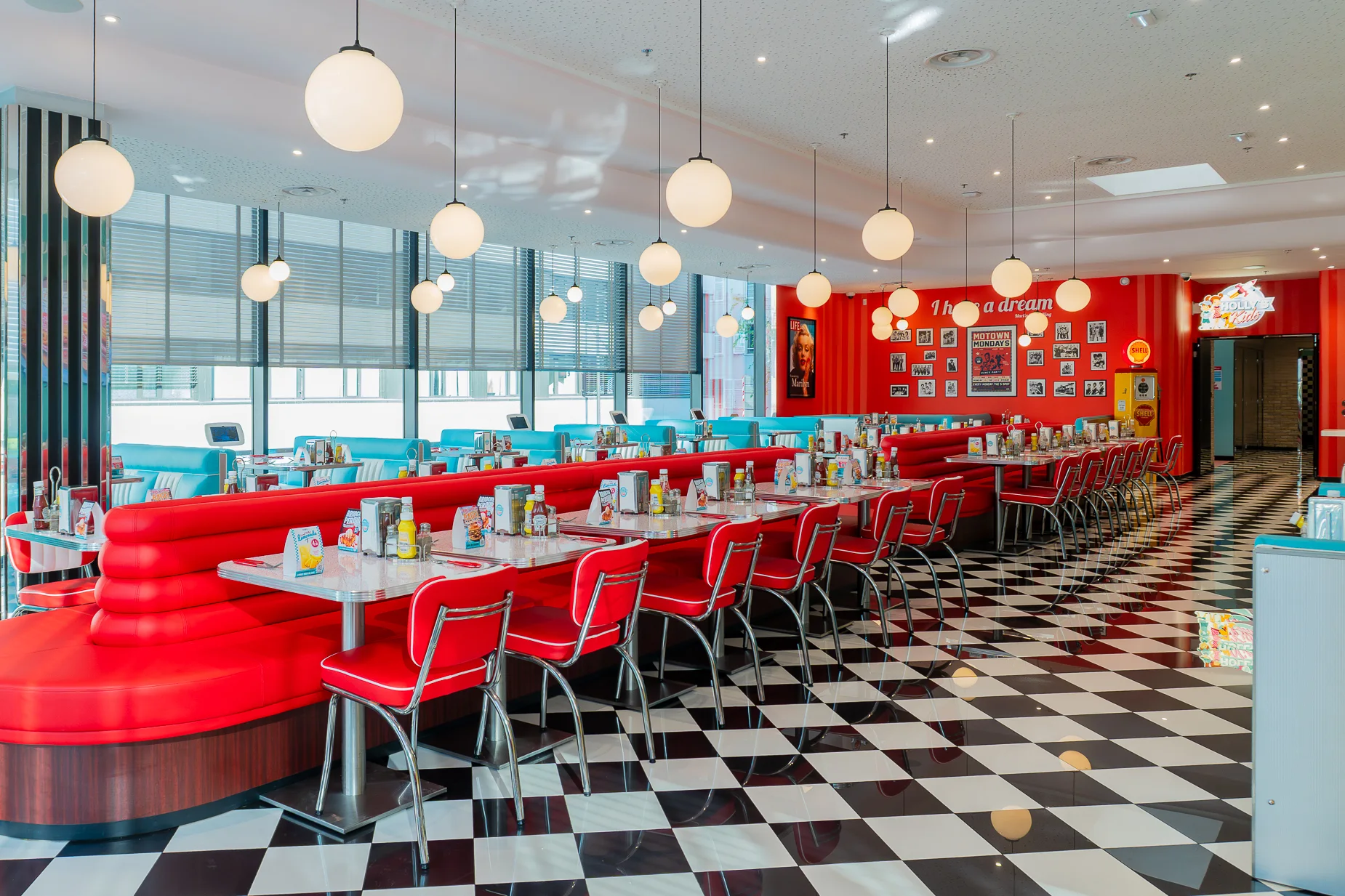 Holly's Diner